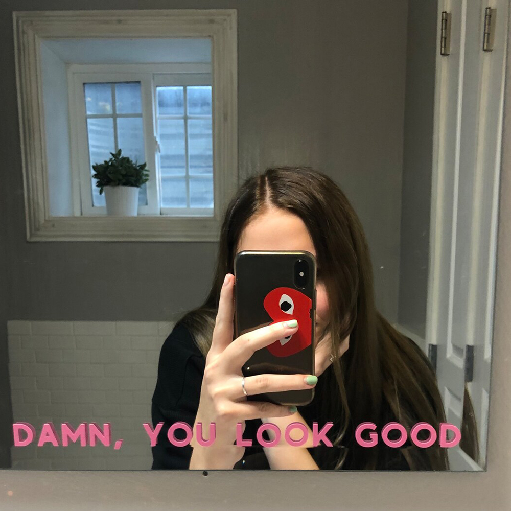 You Look Good Dainty Mirror Na – Home Goods Bathroom Mirrors recenzja i cena
